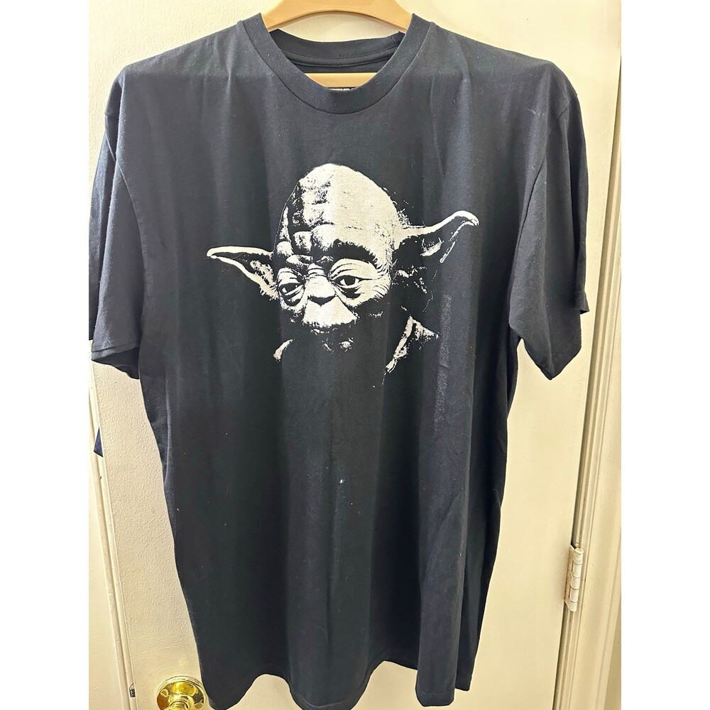 Star Wars Wise Yoda Men's L Black Graphic T-shirt  NWT